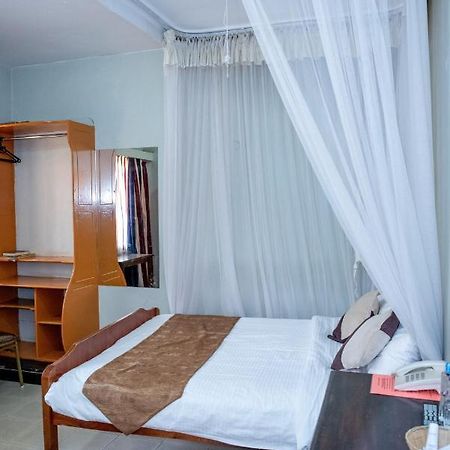 Jupiter Guest House - Parklands Найроби Екстериор снимка