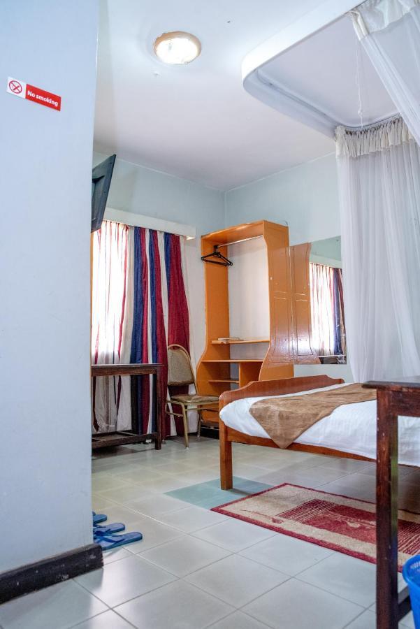 Jupiter Guest House - Parklands Найроби Екстериор снимка