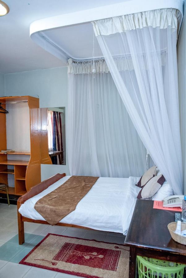 Jupiter Guest House - Parklands Найроби Екстериор снимка