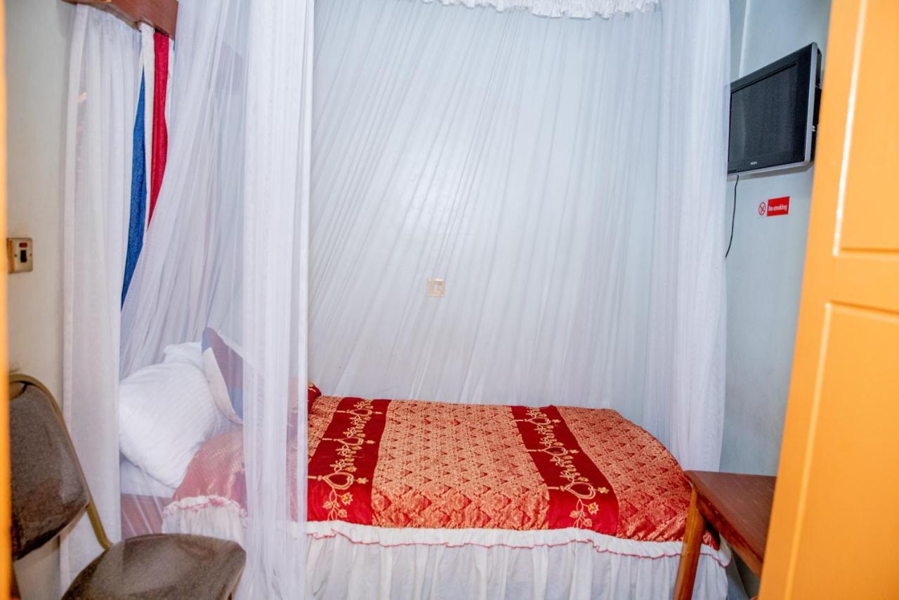 Jupiter Guest House - Parklands Найроби Екстериор снимка