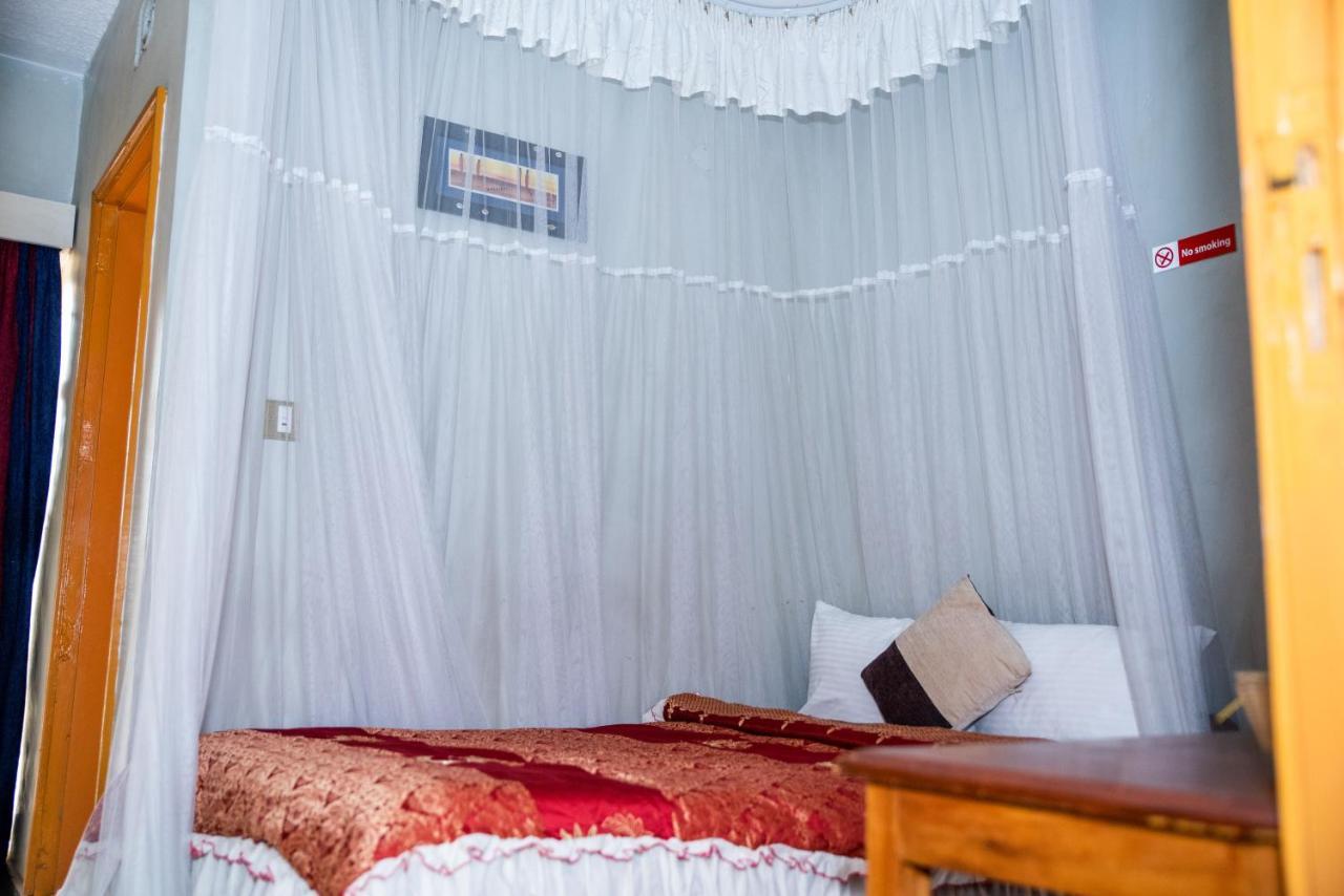 Jupiter Guest House - Parklands Найроби Екстериор снимка