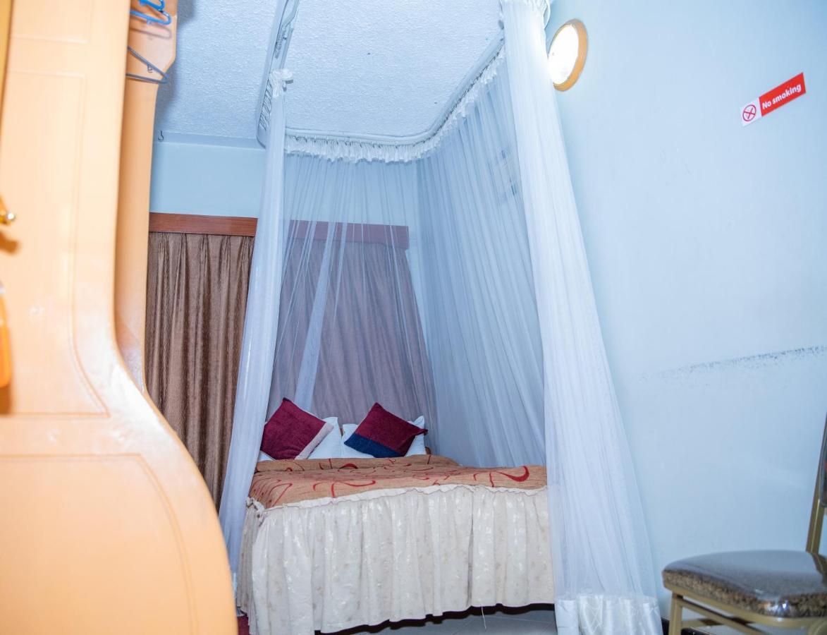 Jupiter Guest House - Parklands Найроби Екстериор снимка