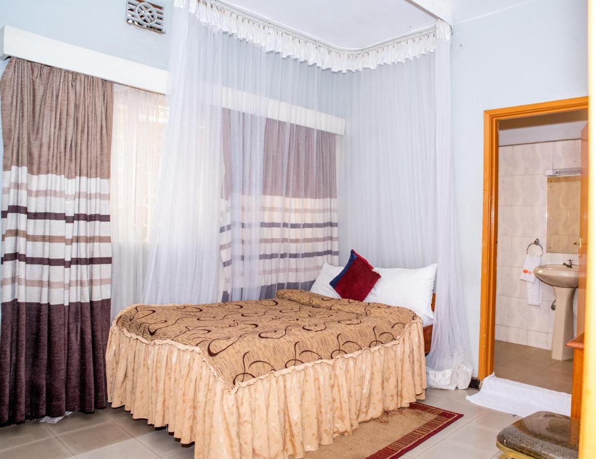Jupiter Guest House - Parklands Найроби Екстериор снимка