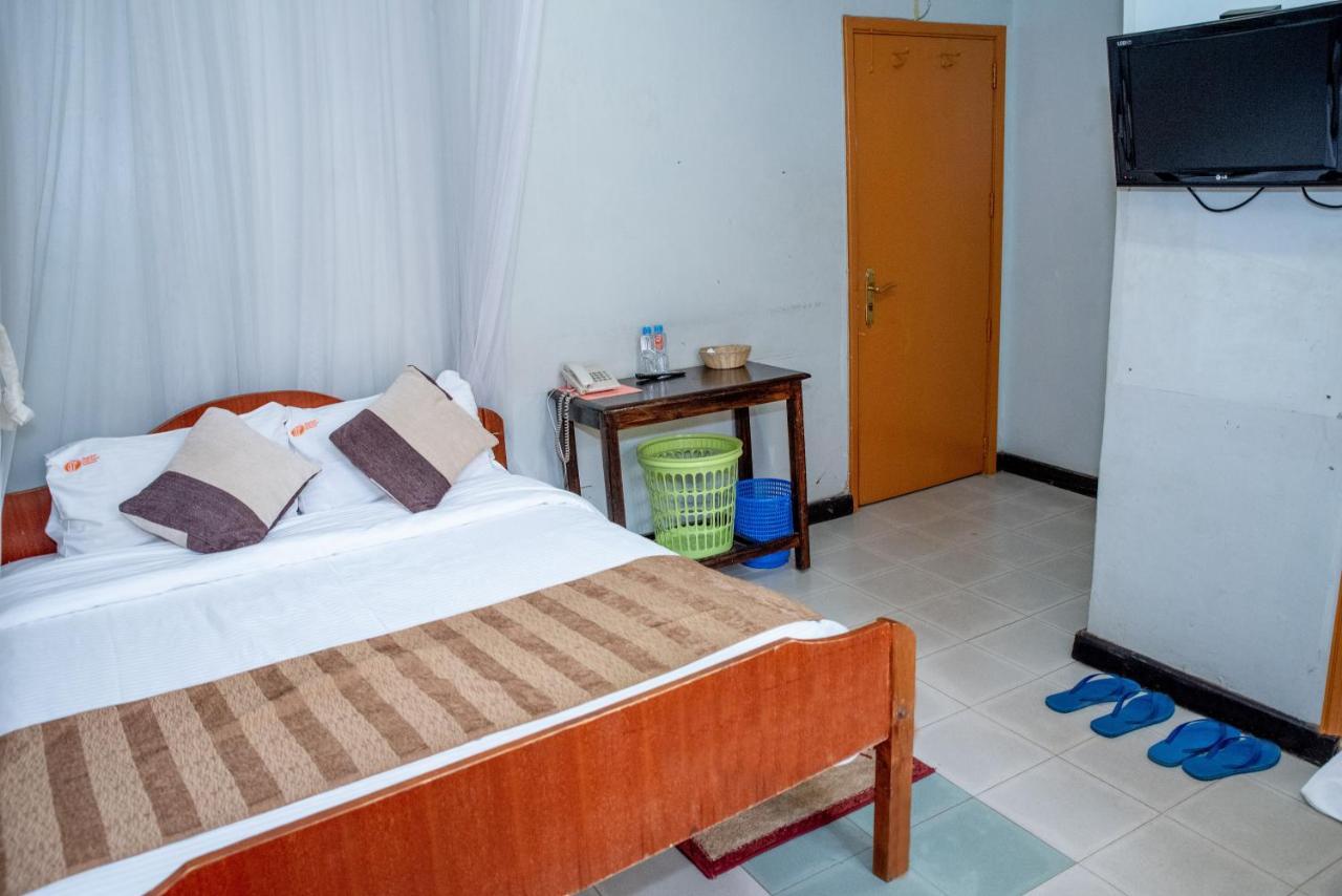 Jupiter Guest House - Parklands Найроби Екстериор снимка