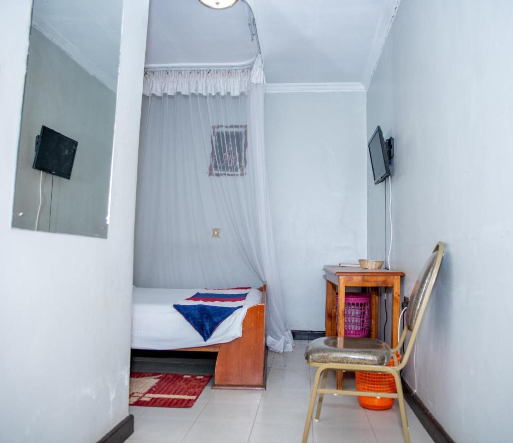 Jupiter Guest House - Parklands Найроби Екстериор снимка