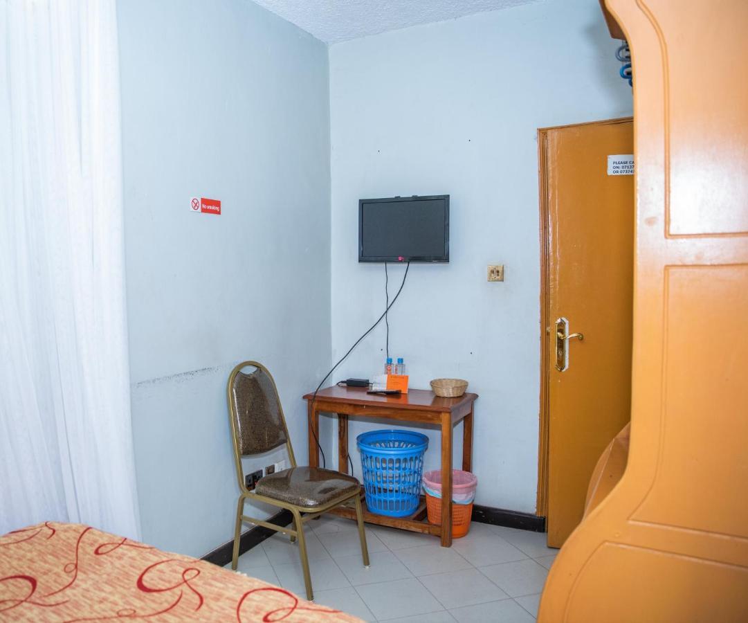 Jupiter Guest House - Parklands Найроби Екстериор снимка