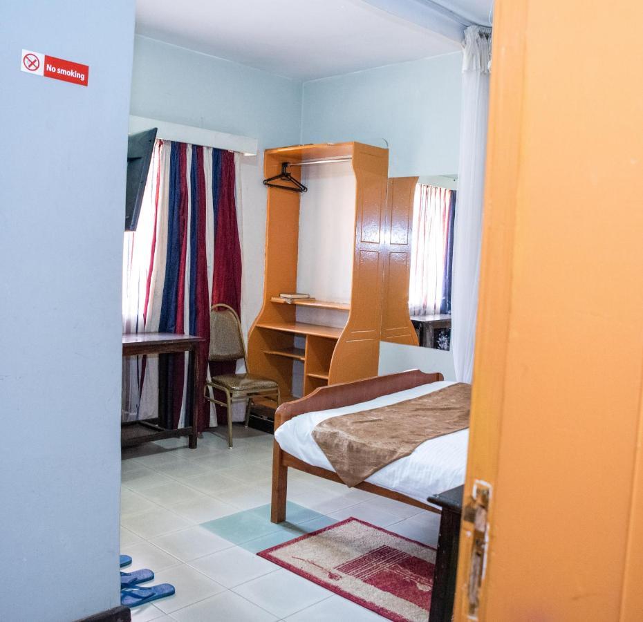 Jupiter Guest House - Parklands Найроби Екстериор снимка
