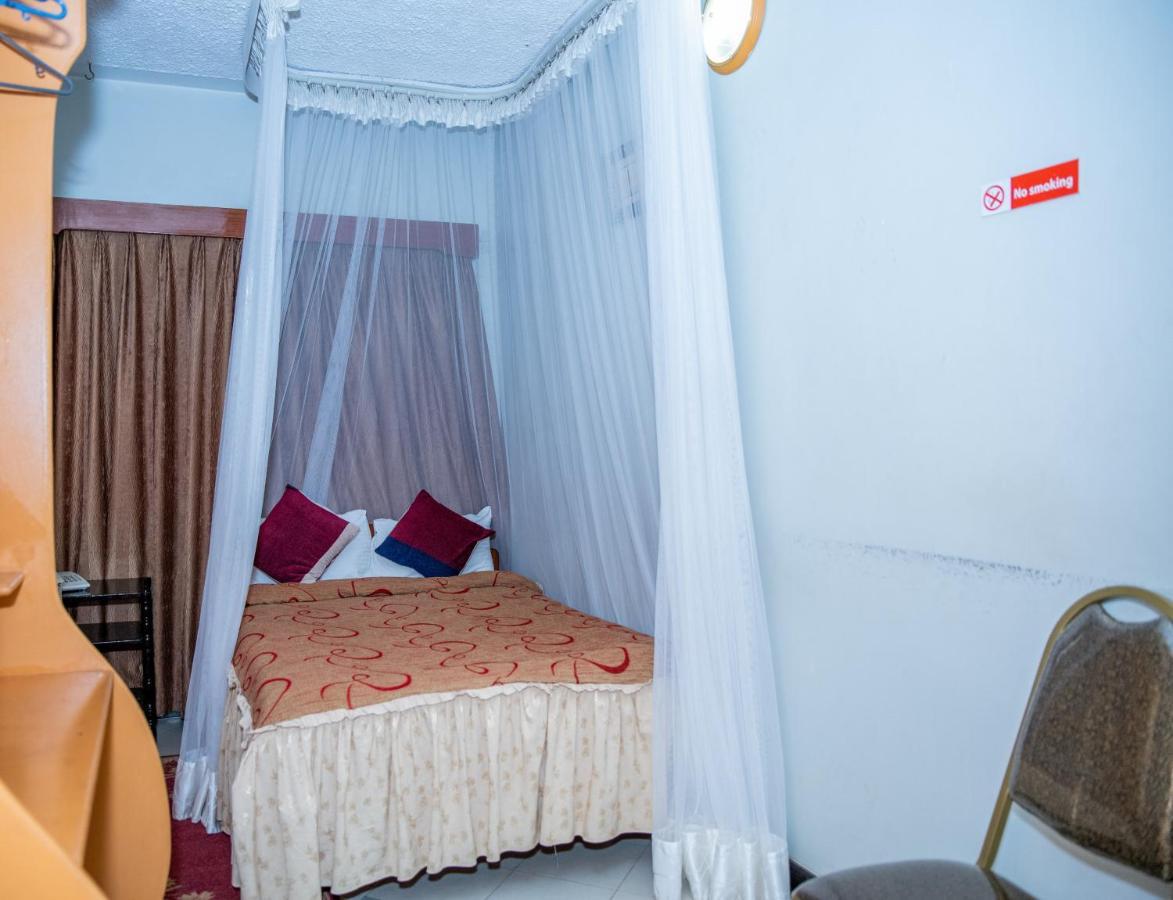 Jupiter Guest House - Parklands Найроби Екстериор снимка