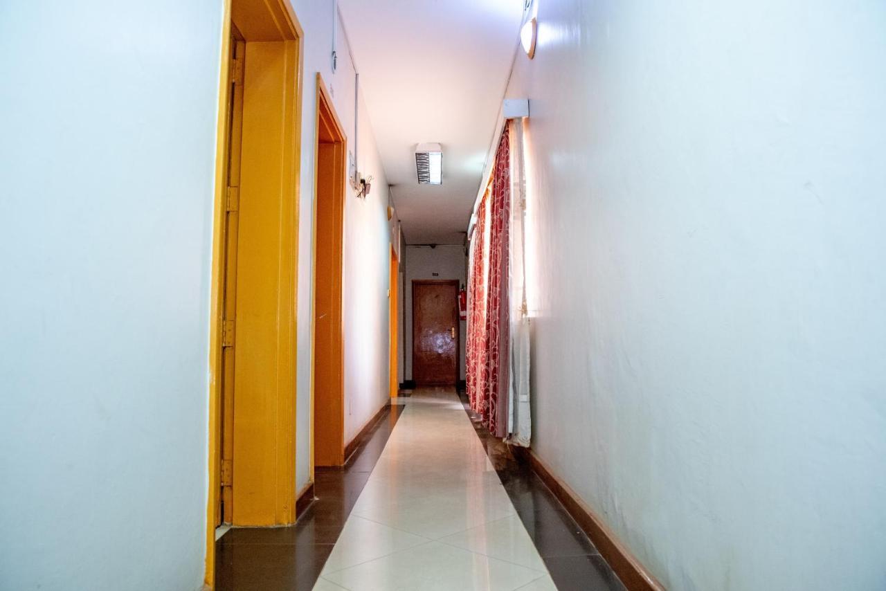 Jupiter Guest House - Parklands Найроби Екстериор снимка