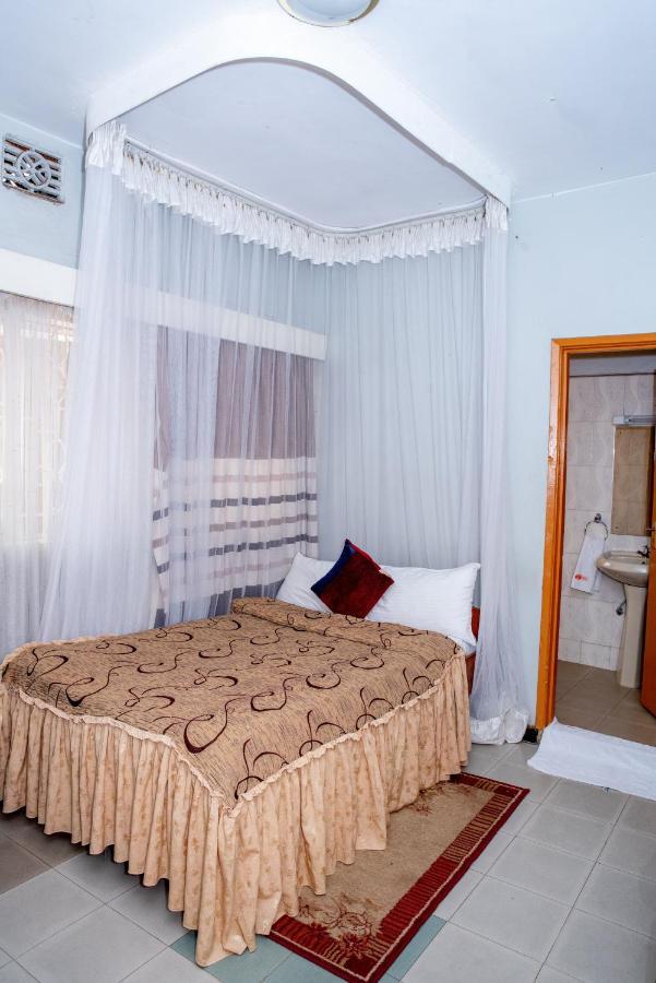 Jupiter Guest House - Parklands Найроби Екстериор снимка