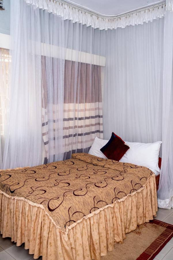 Jupiter Guest House - Parklands Найроби Екстериор снимка
